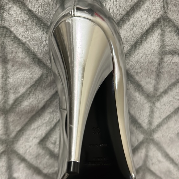 Sliver metallic pumps - Picture 7 of 9